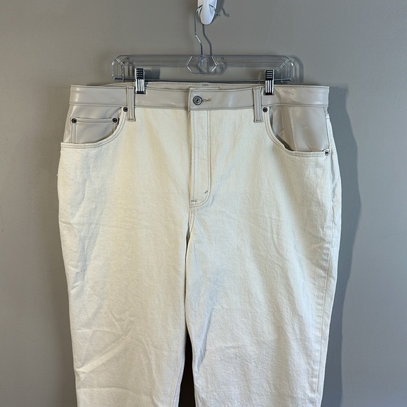 Abercrombie 90’s Straight Ultra High Rise Vegan Leather Waistband Jeans Size 20R - Picture 5 of 16